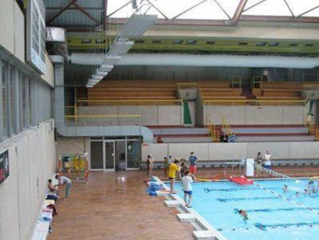ANwendung Schwimmhalle Fenix Dunkelstrahler S+